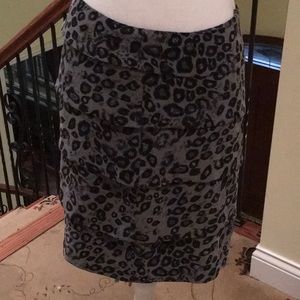 Lapis cute ruffled animal print skirt.